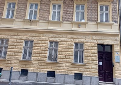 A korabeli Józsefváros hangulatát nyújtja a felújított Losonci utca 2. szám alatti JGK Gazdasági igazgatóság épülete.
