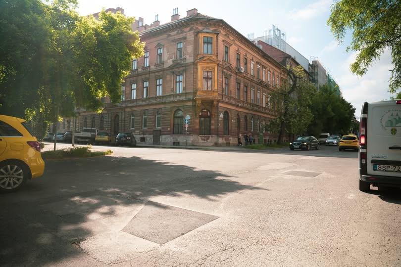 Közmű feltárás az Illés utcában