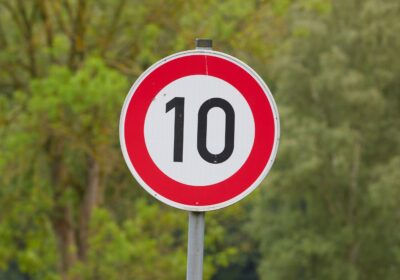 Sebességkorlátozás a Szentkirályi utcában