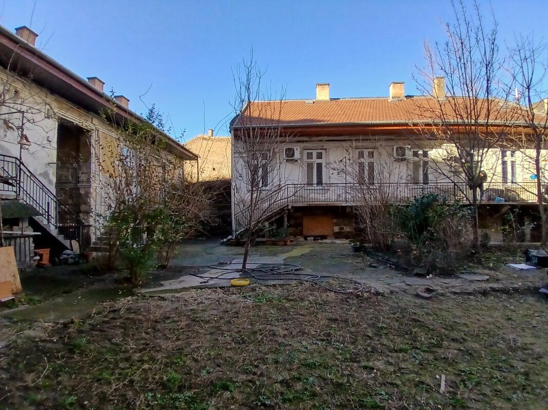 Udvarfelújítás kezdődik a Lujza utca 34. szám alatt