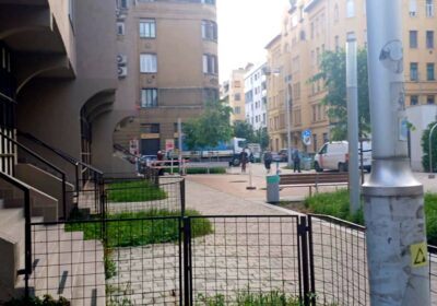 Folyamatosan frissülő hír: Felbontották a Déri Miksa utca egy szakaszát, javítás zajlik a trafóháznál